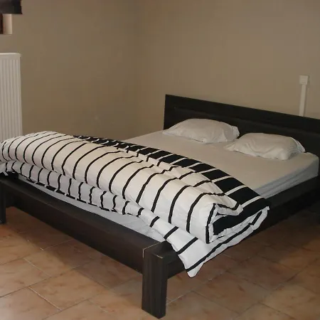 Appartement Courcelles Apartment Courcelles