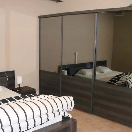 Appartement Courcelles Apartment