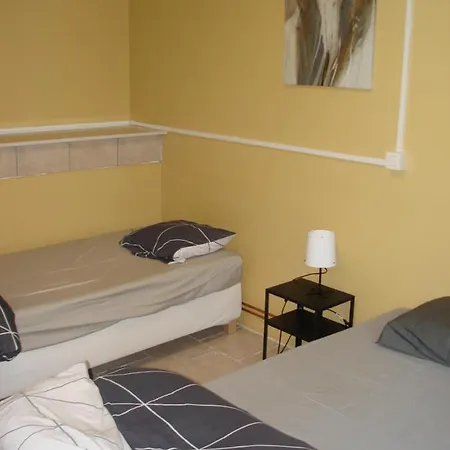 Appartement Courcelles Apartment
