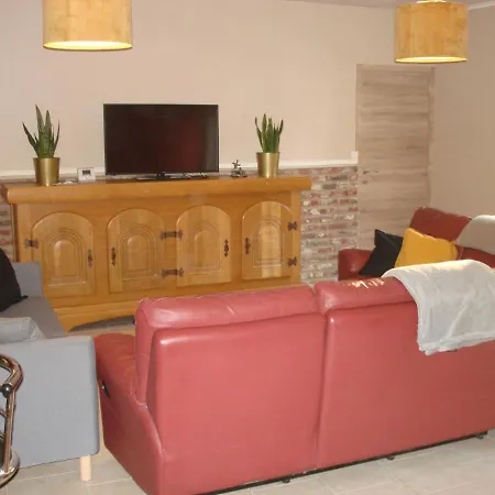 Appartement Courcelles Apartment *