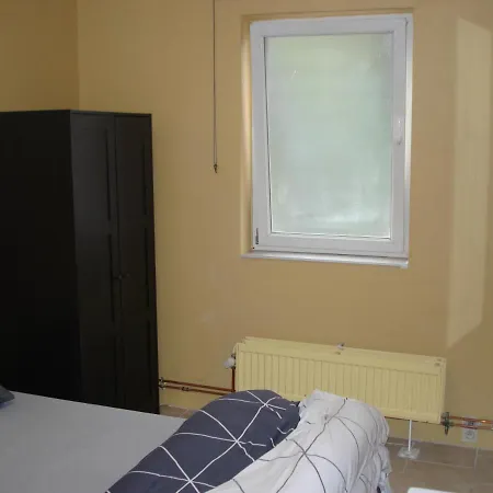 Lägenhet Appartement Courcelles *